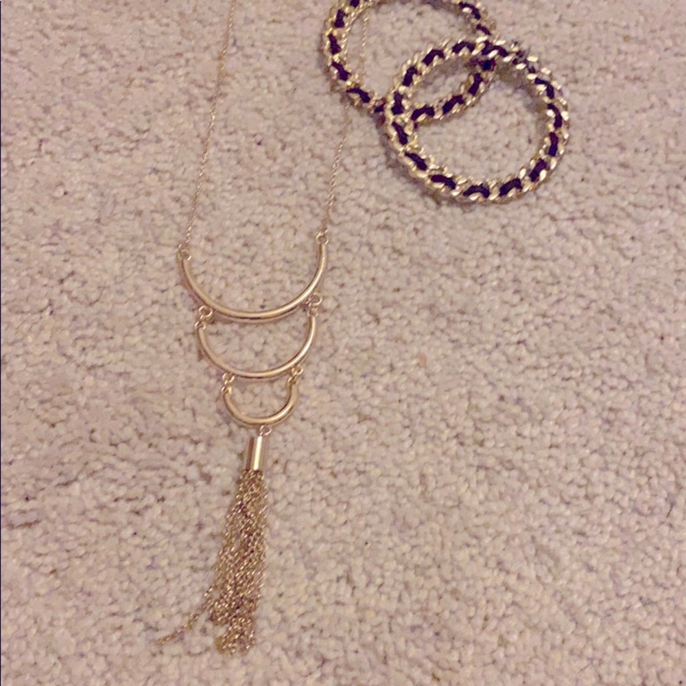 Gold Fashion necklace w/tassel - Picture 2 of 4